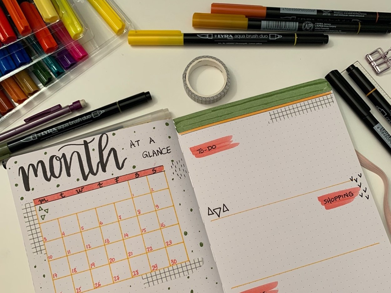 How to make a Bullet journal easily!